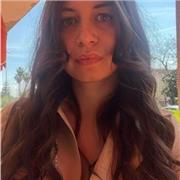 Laureata in Lettere impartisce lezioni private dalla scuola primaria a quella secondaria di secondo grado